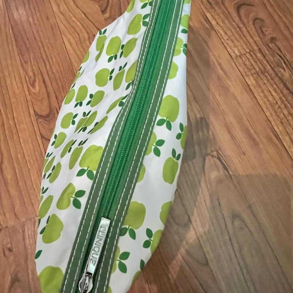 Clinique Green Apple Makeup bag set - Picture 5 of 10